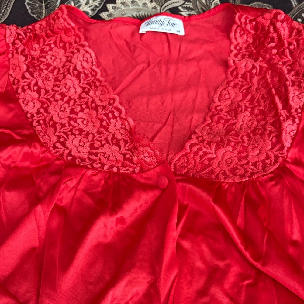 Vanity Fair Scarlet Lace Robe